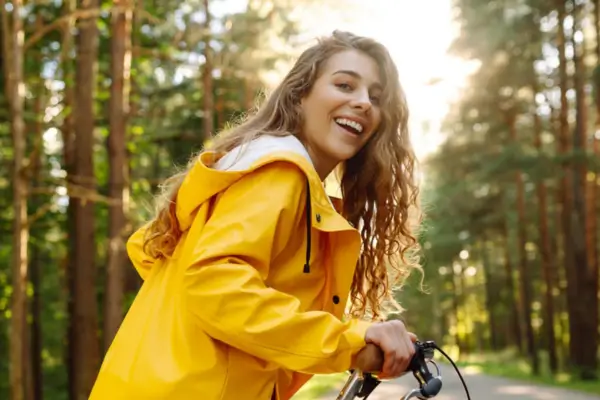 Tendências de moda em roupas impermeáveis para ciclistas urbanos no inverno